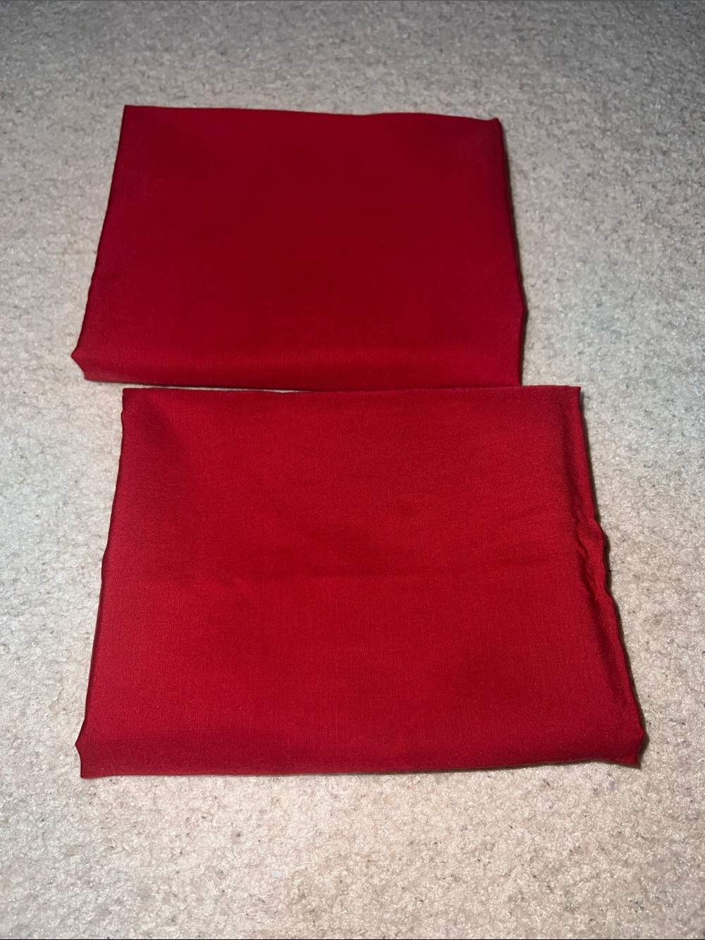 2 red pillow cases